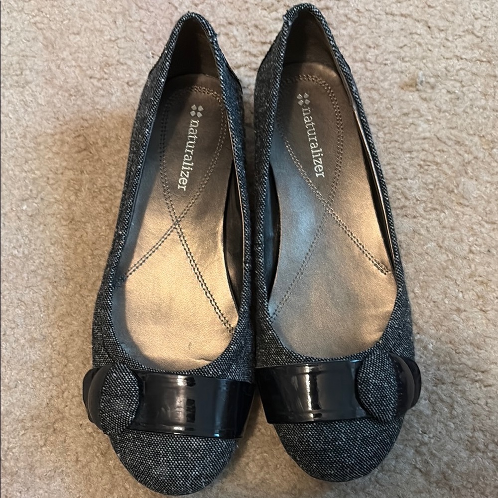 Naturalizer Women's Tweed Flats with Black Accents and Button Detail size 8